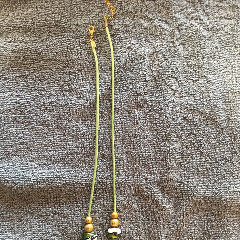 Green & Gold wire beaded necklace - Picture 3 of 3